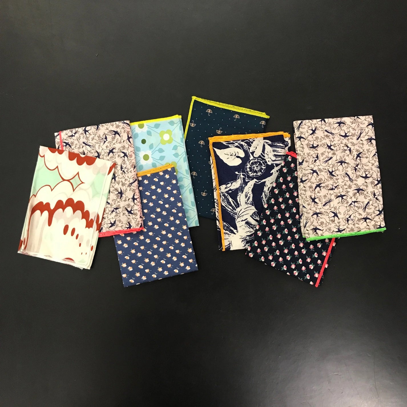 LABO / Lot de mouchoirs en tissu, différents tissus