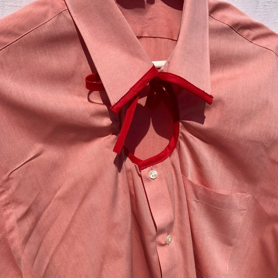 stéphanie bircher / chemise courte rose et rouge