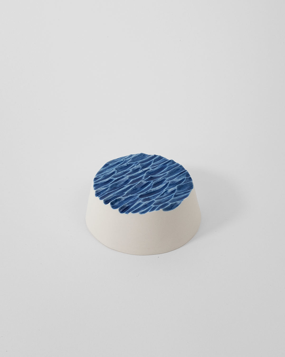 Maly Jdahim / porte-savon grand rond - bleu foncé