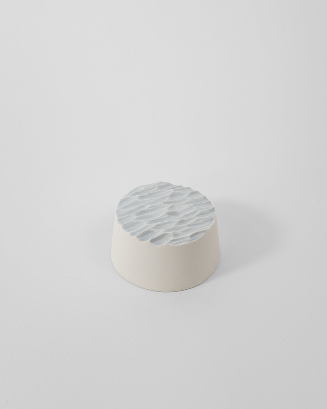 Maly Jdahim / porte-savon grand rond - gris clair