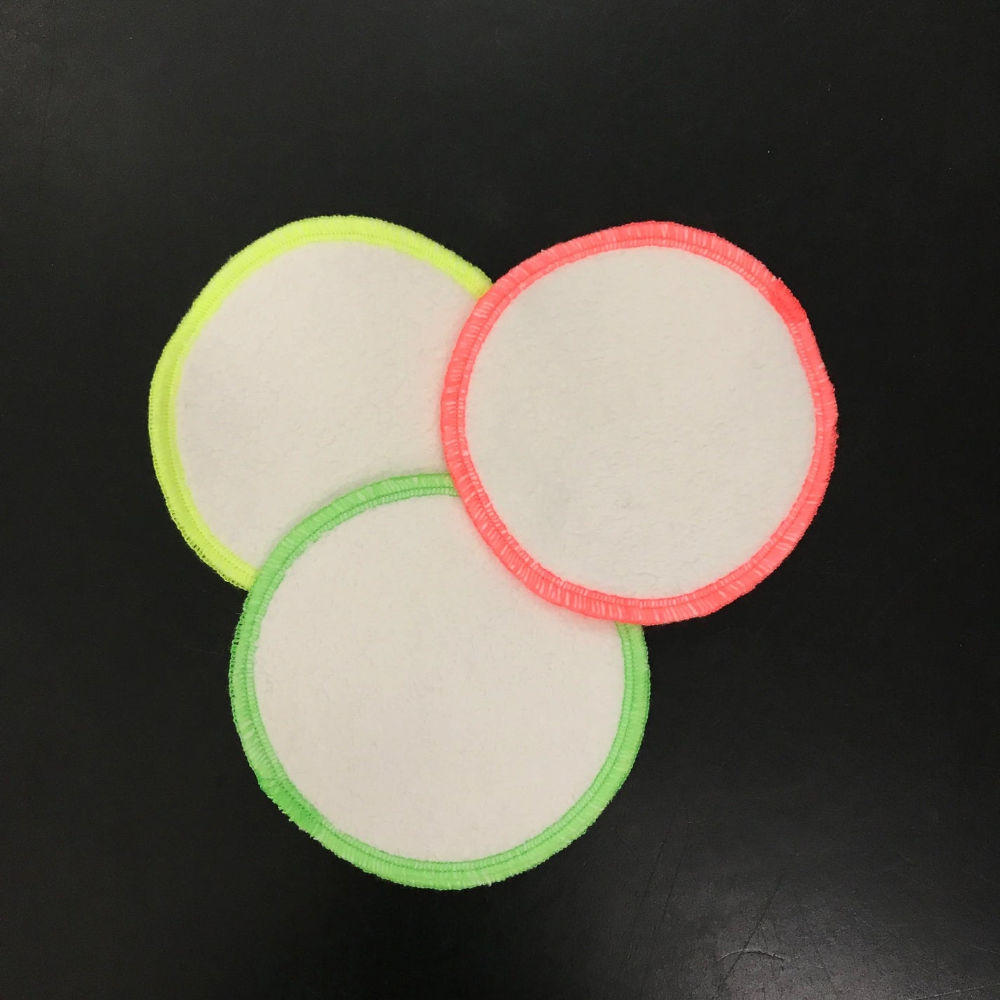 LABO / 3 lingettes démaquillantes, blanc+ bords fluos