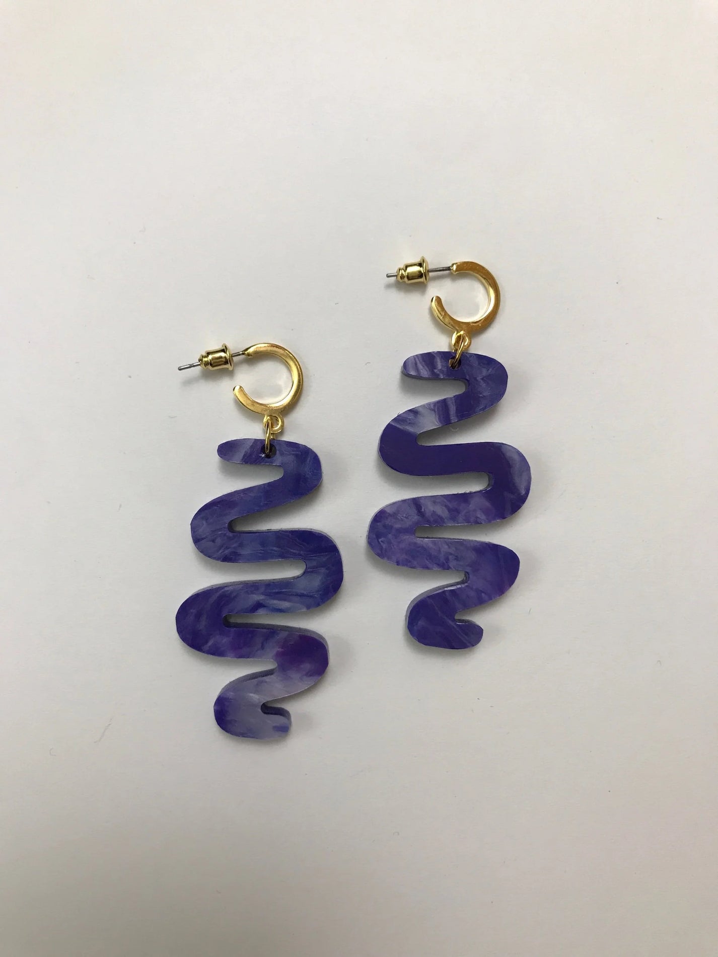 CURA Jewellery / Large squiggle earrings, purple
