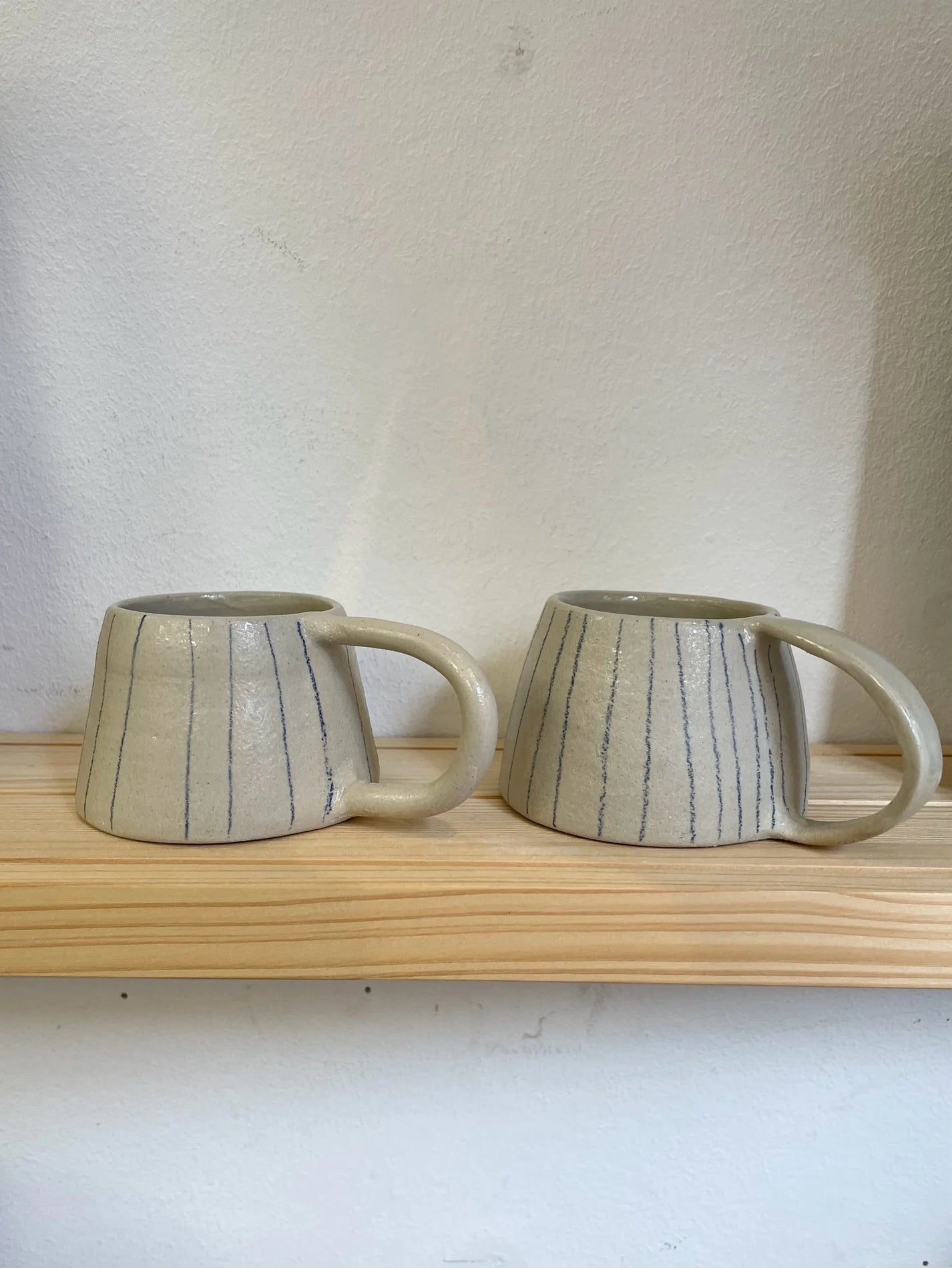 Jil Clay / tasse petite beige rayé vertical - anse