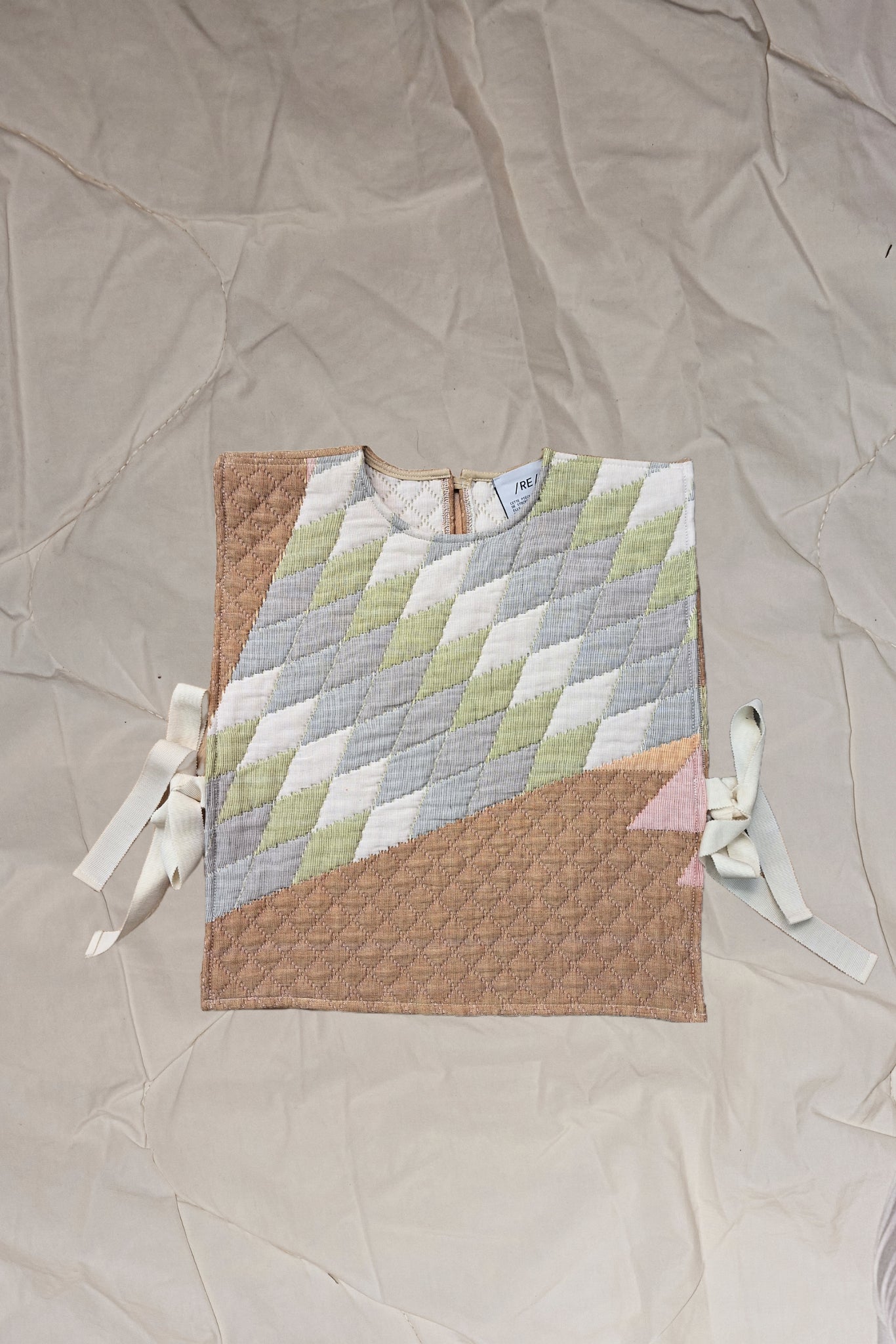 RE/Cover / Gilet à nœuds - Pastel à motifs