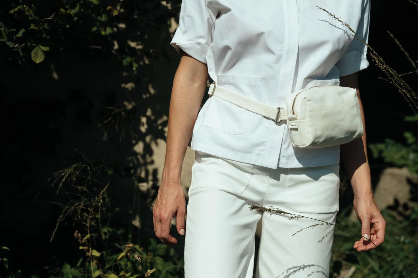 QWSTION / hip pouch / blanc, noir ou gris