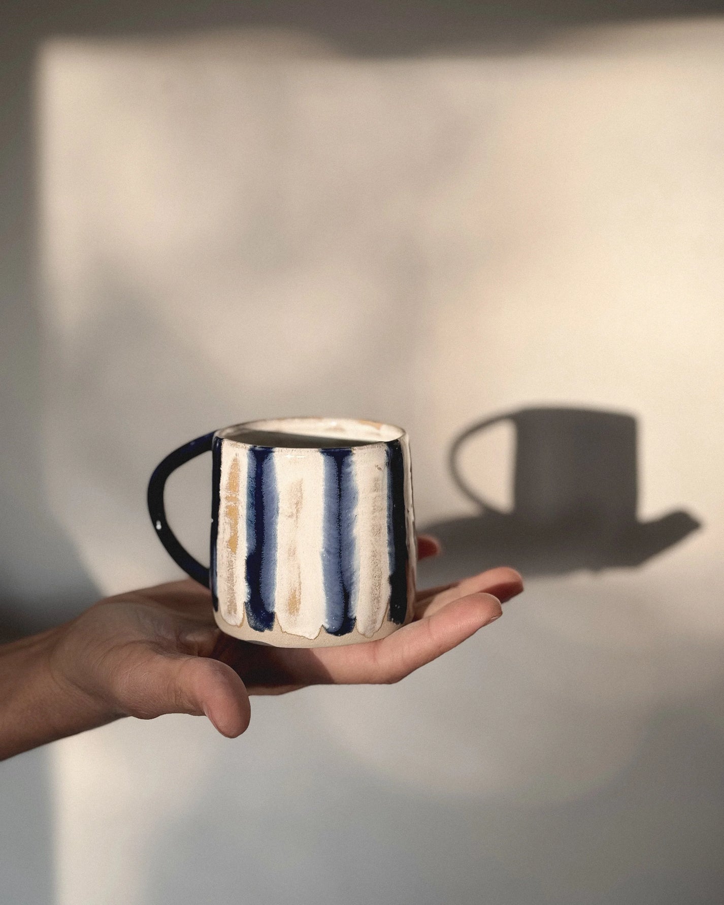 Jil Clay / tasse bleu rayé - anse arrondie