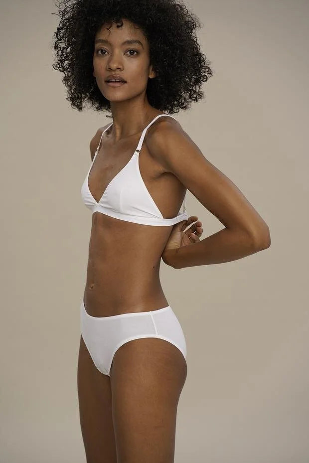 moi-basics / triangle blanc