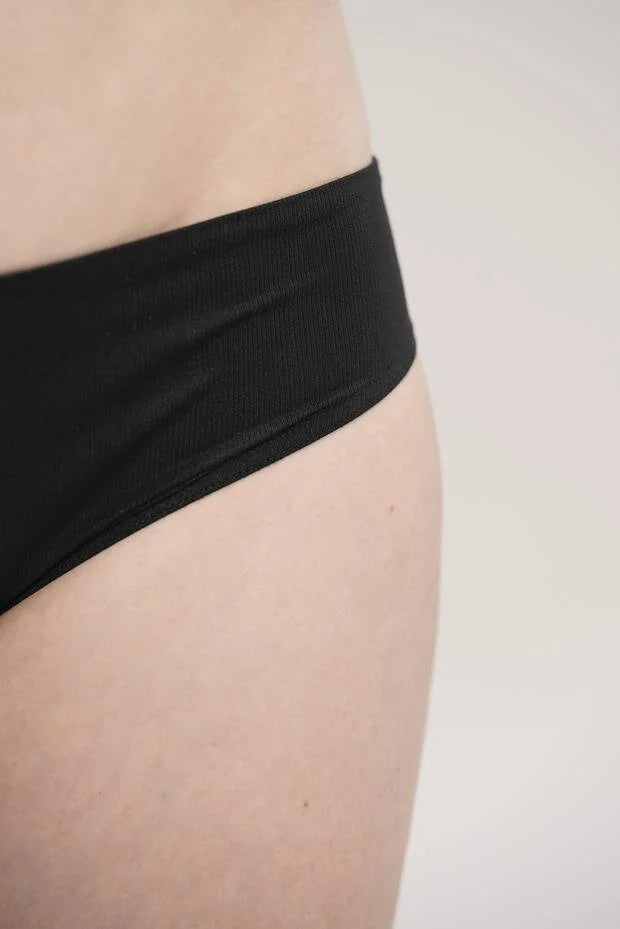 moi-basics / slip noir