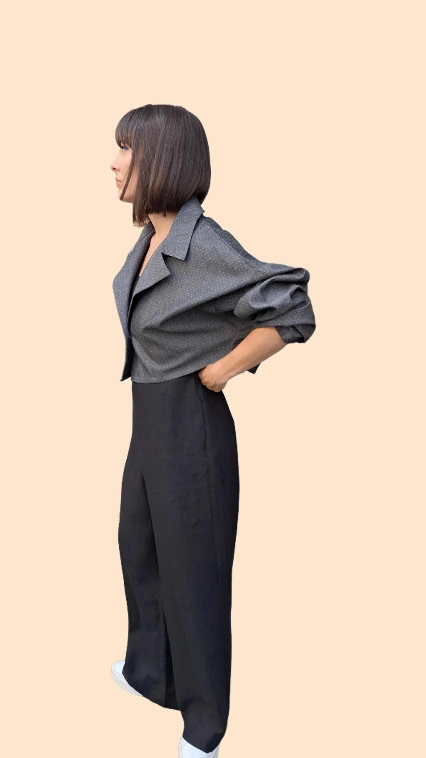 LABORATOIRE / Trench court RE/Sahara, jeans noir pois