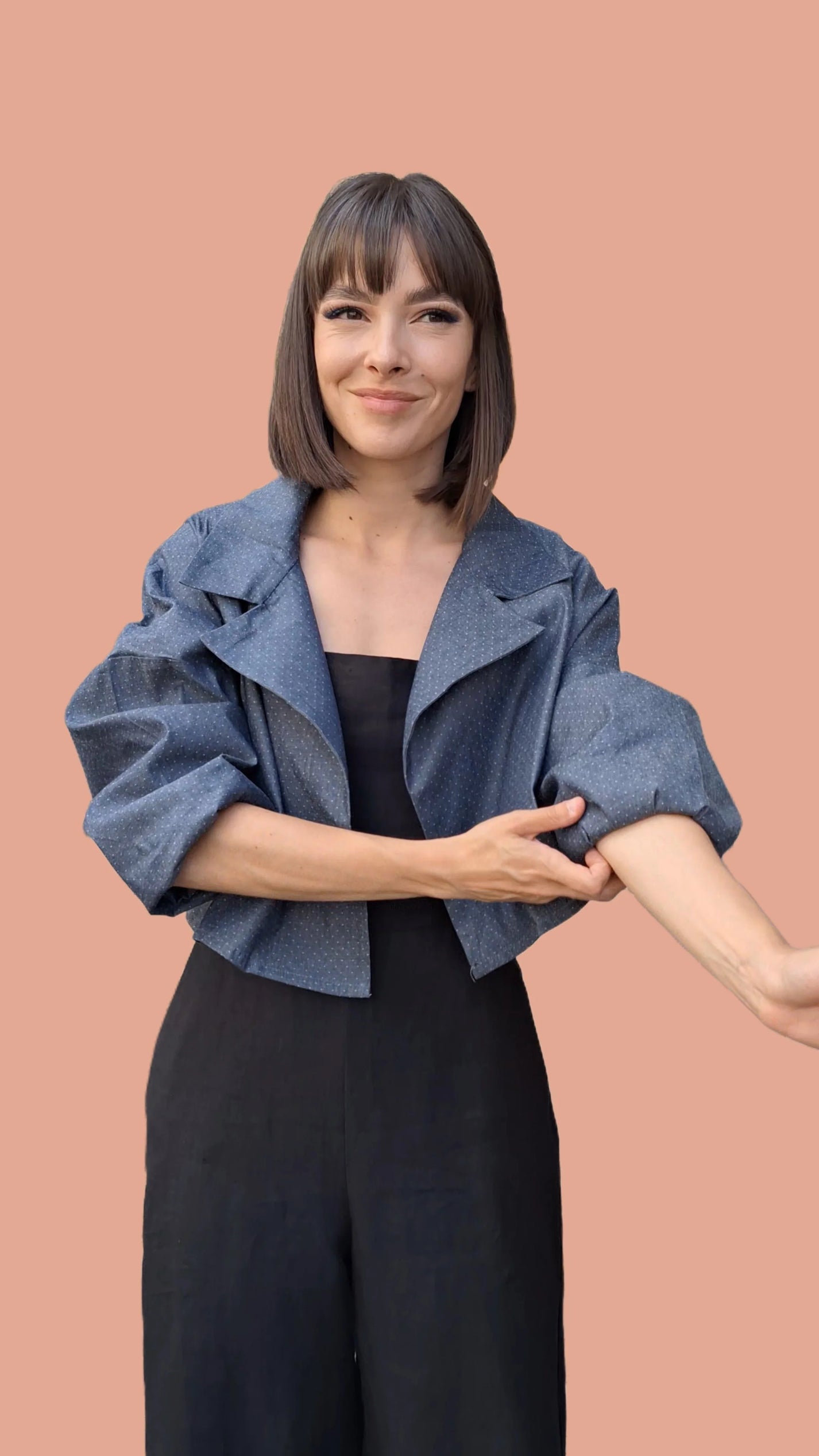 LABORATOIRE / Trench court RE/Sahara, jeans bleu pois