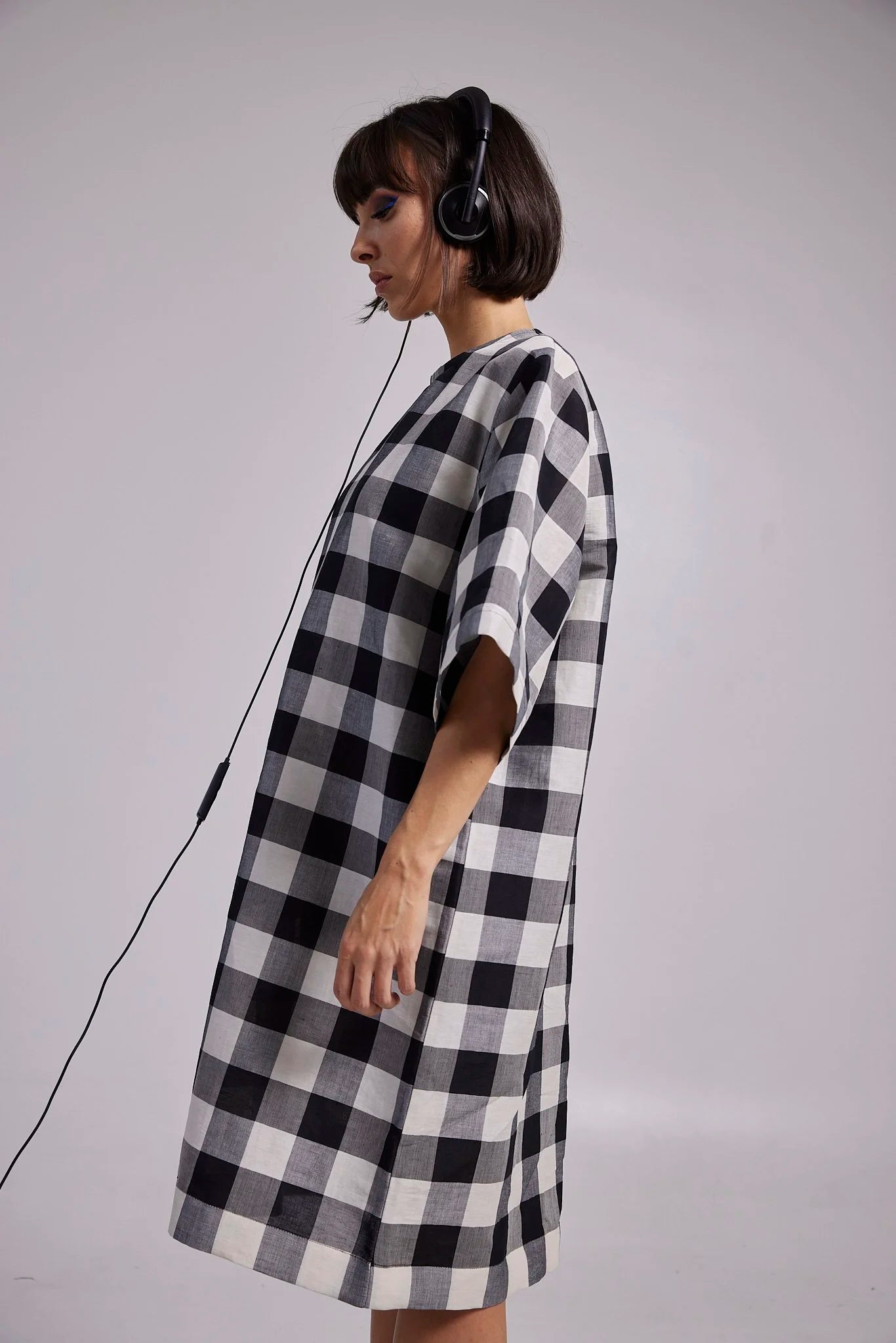 LABORATOIRE / Robe T - carreaux noir et blanc