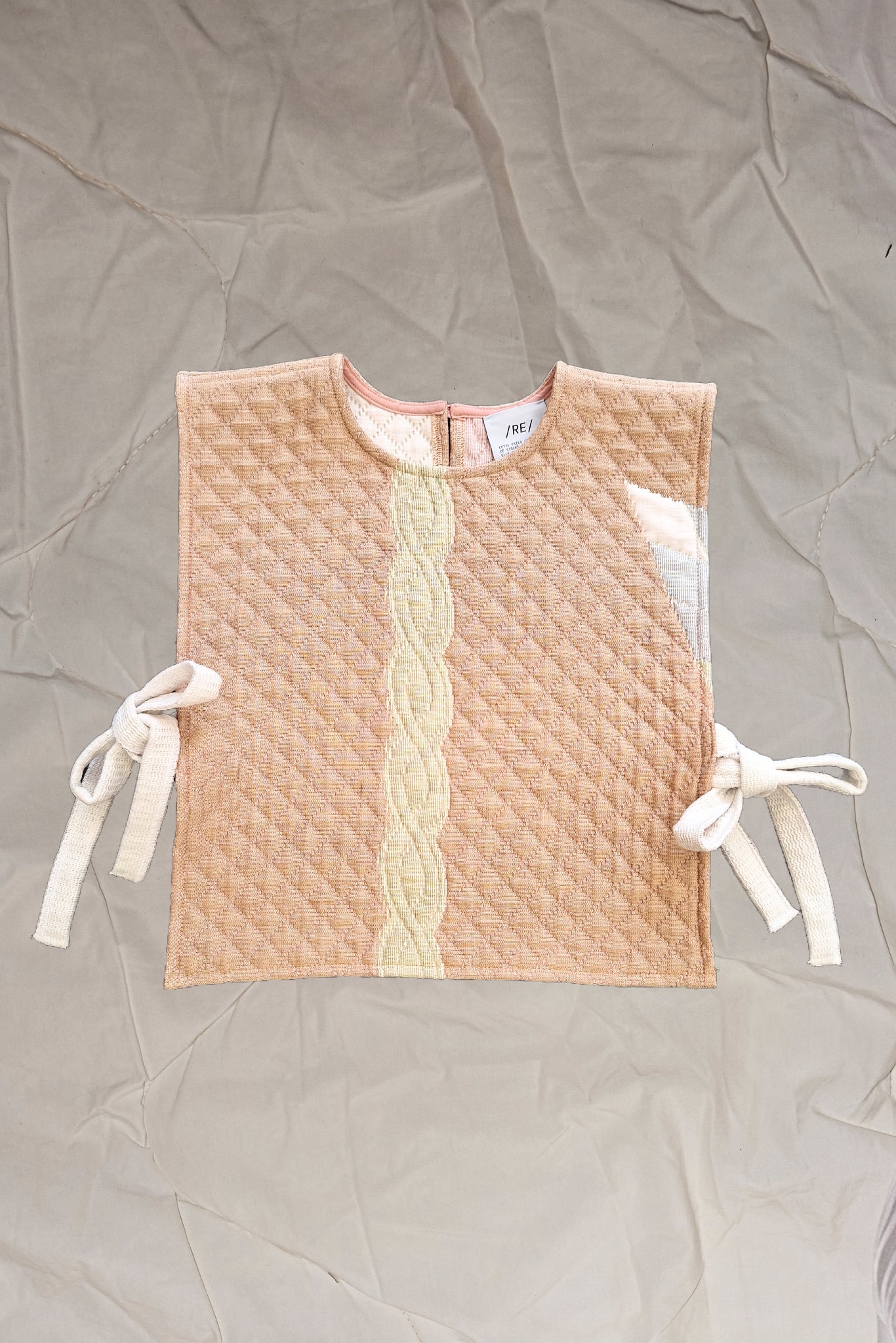 RE/Cover / Gilet à nœuds - Pastel à motifs