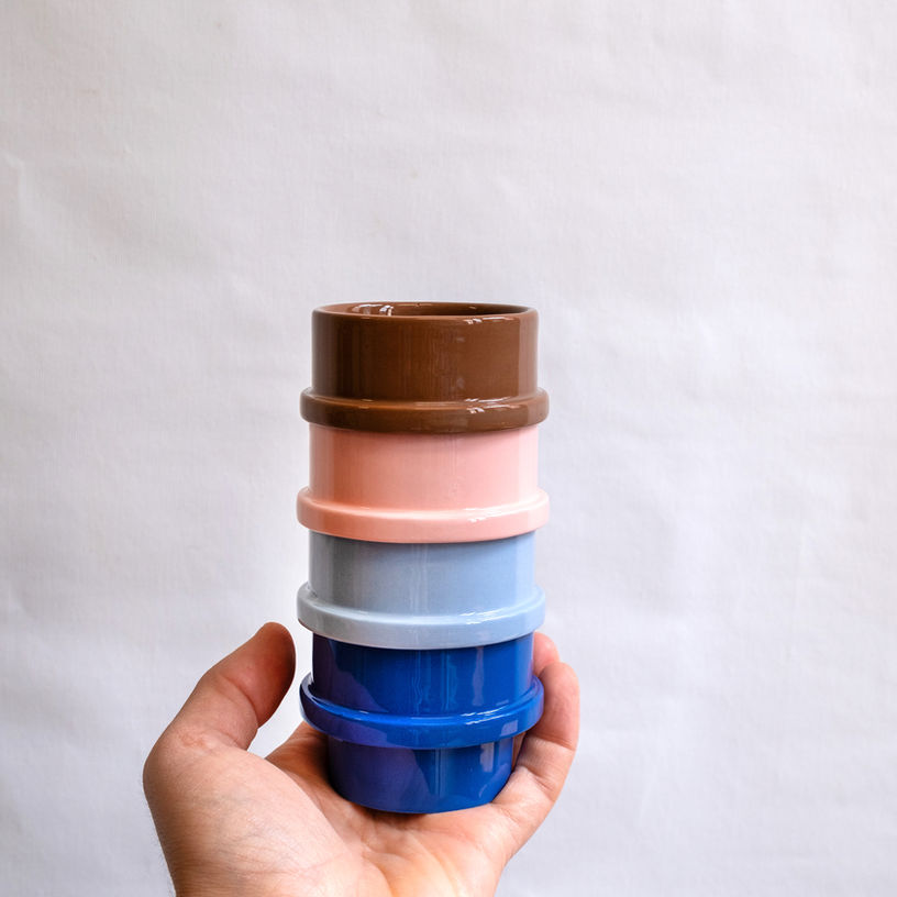 Tasse empilable / Bleu, bleu clair, rose