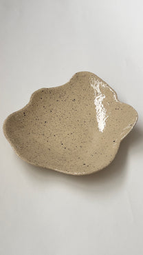 Glay Studio / Plat - beige à pois noirs