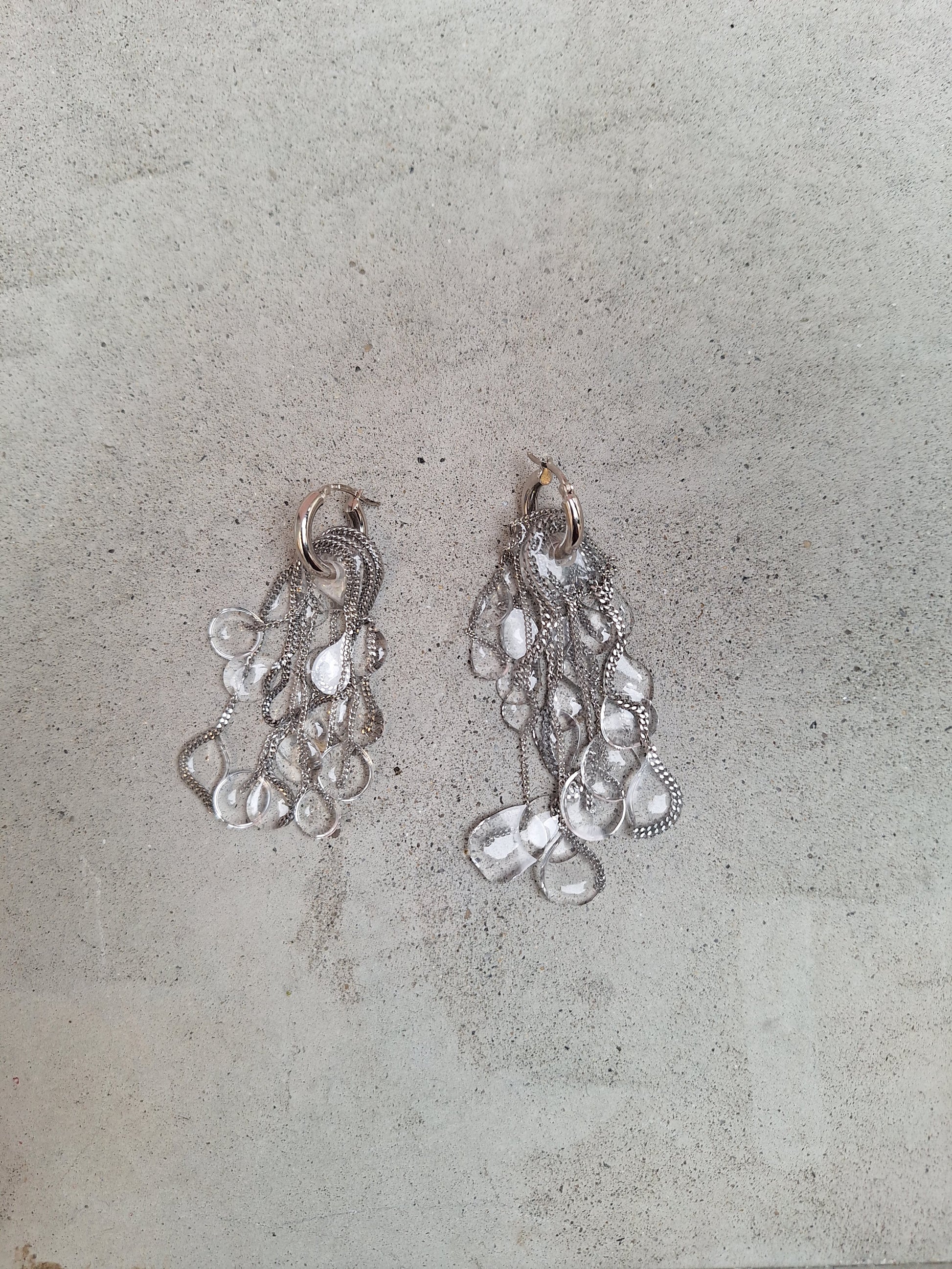 Vanessa Schindler /  BO - Chain Chandeliers