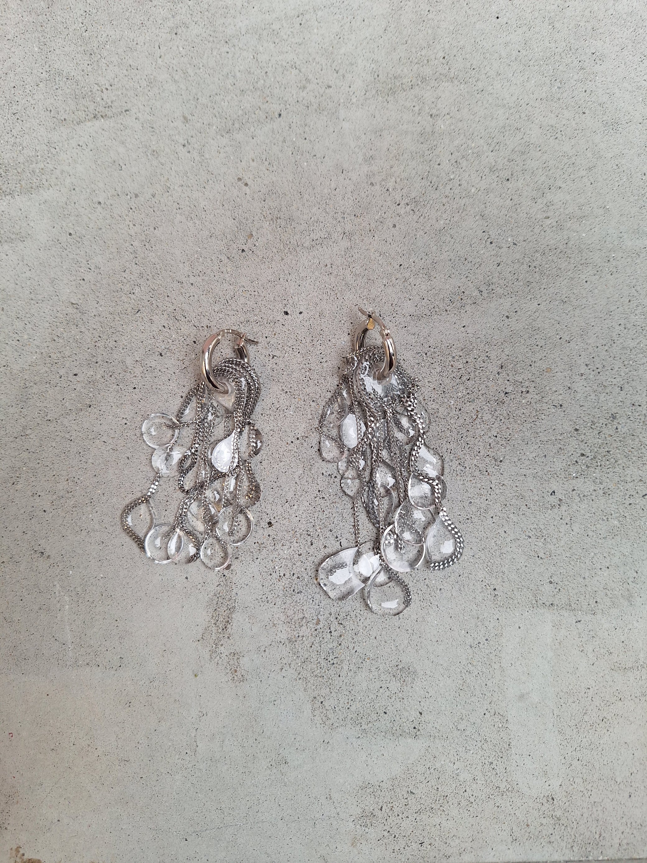 Vanessa Schindler /  BO - Chain Chandeliers