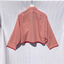 stéphanie bircher / chemise courte rose et rouge