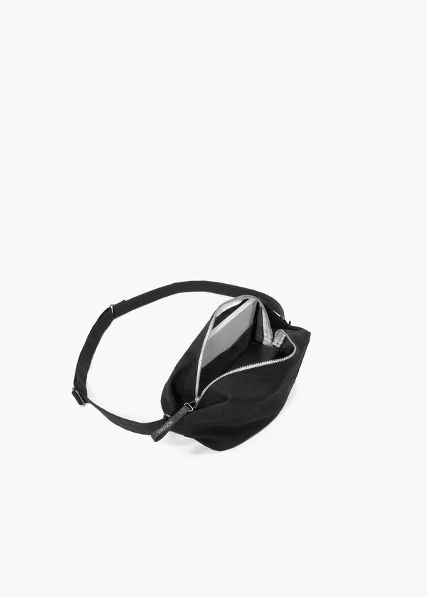 QWSTION / Sling Bag - Black