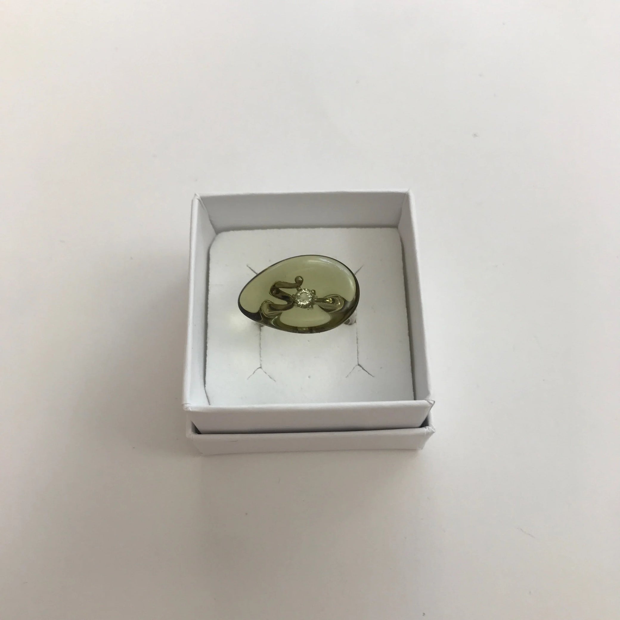 Vanessa Schindler /  Drop ring, R_8 vert-gris