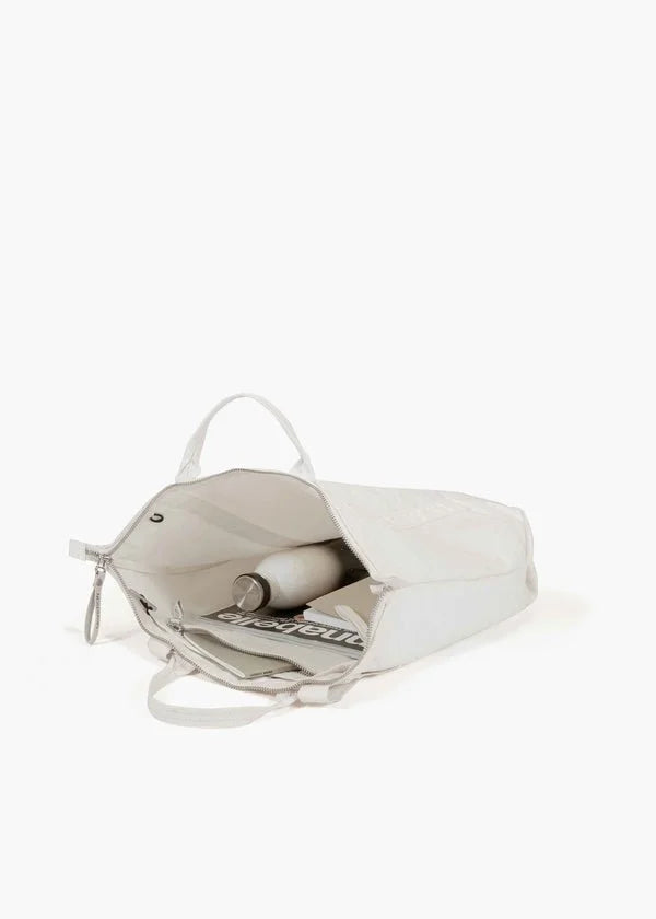 QWSTION / Travel shopper, natural white