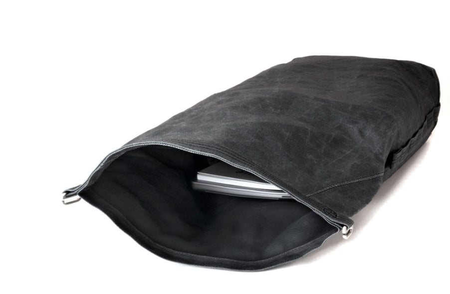 QWSTION / rollpack /waxed black