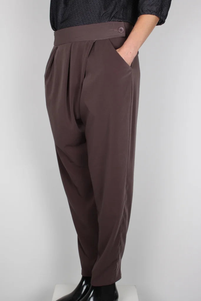 LABORATOIRE / Pantalons Intro, taupe