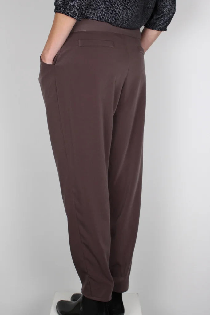 LABORATOIRE / Pantalons Intro, taupe