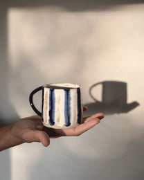 Jil Clay / tasse bleu rayé - anse arrondie