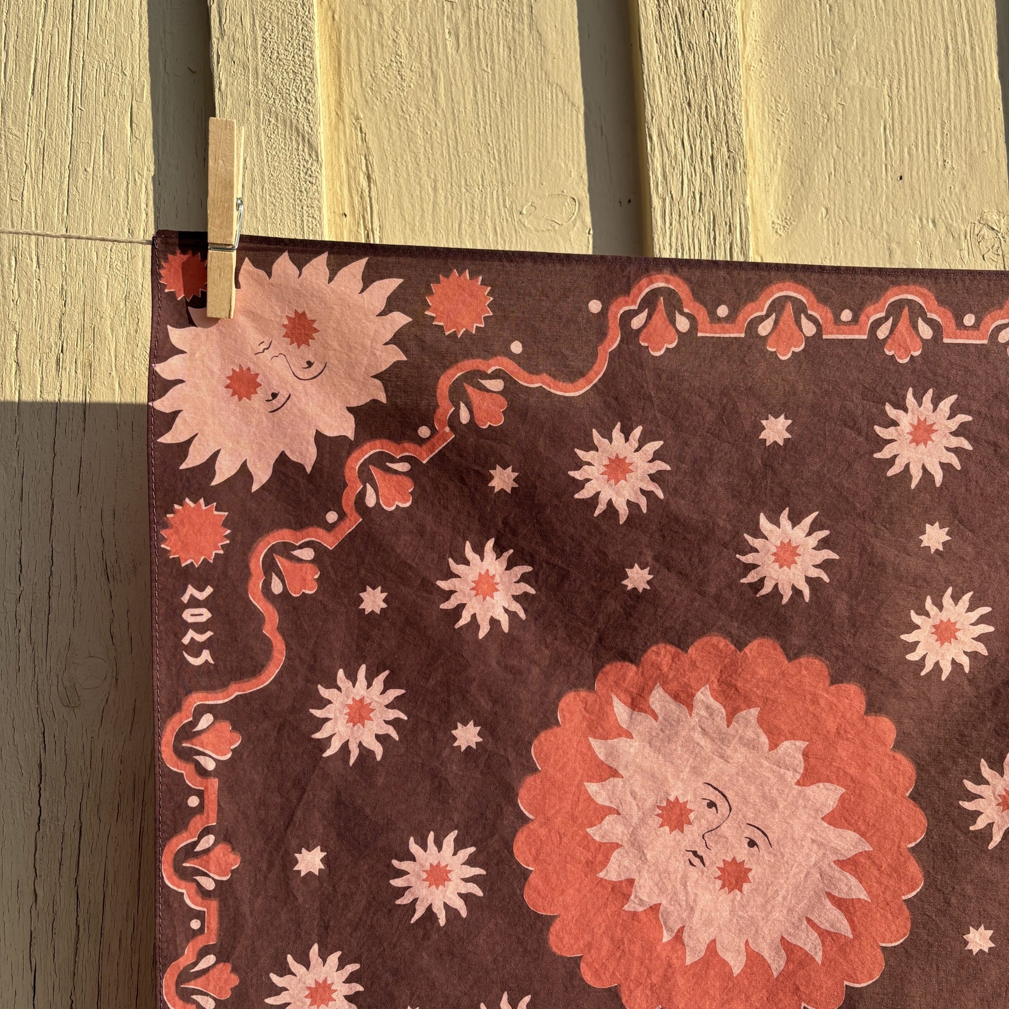 stéphanie bircher / foulard coton imprimé naturellement - rouge et jaune