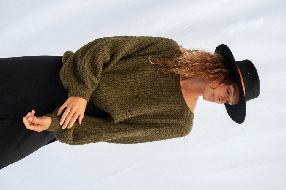 JF_SS23_Lookbook_HighRes_vega_cardigan_olive_rio_wrapskirt_black_paola_hat_black_04_ef9b3a4a-a3bd-4dd1-a538-6ba4d68a37c0[1].jpg