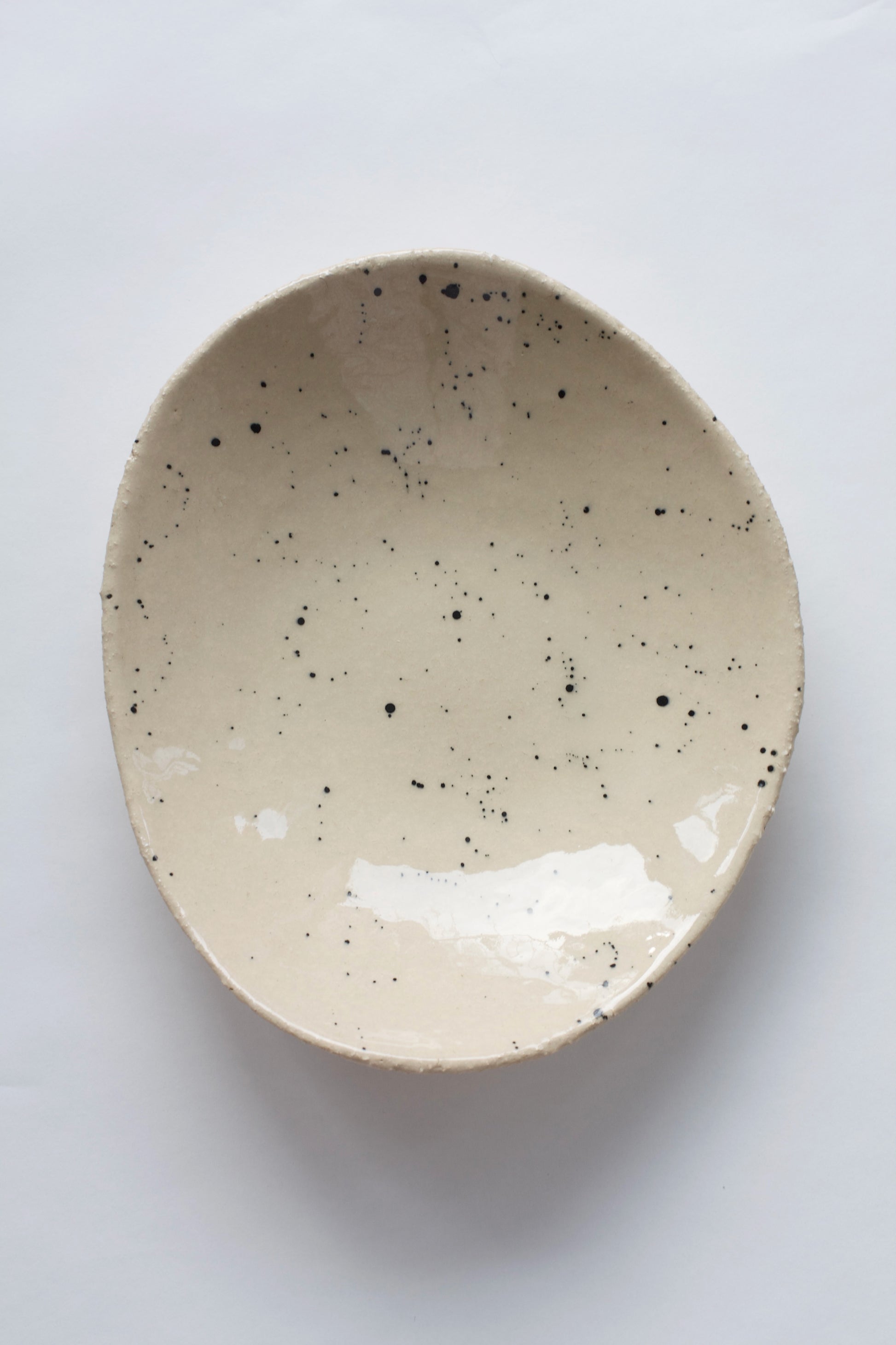 Glay Studio / Grand Plat - mouchetés crème