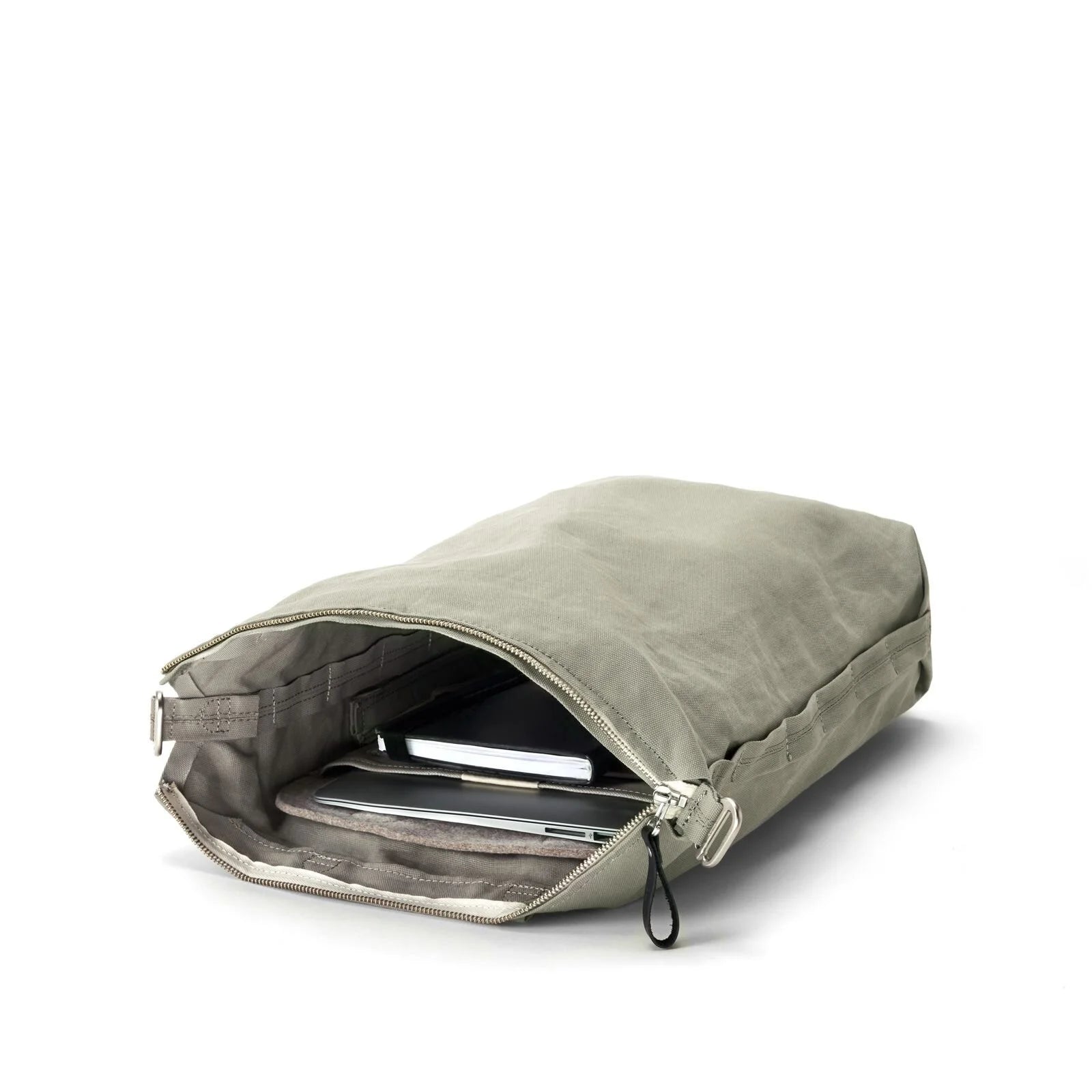 QWSTION / zip pack / limestone