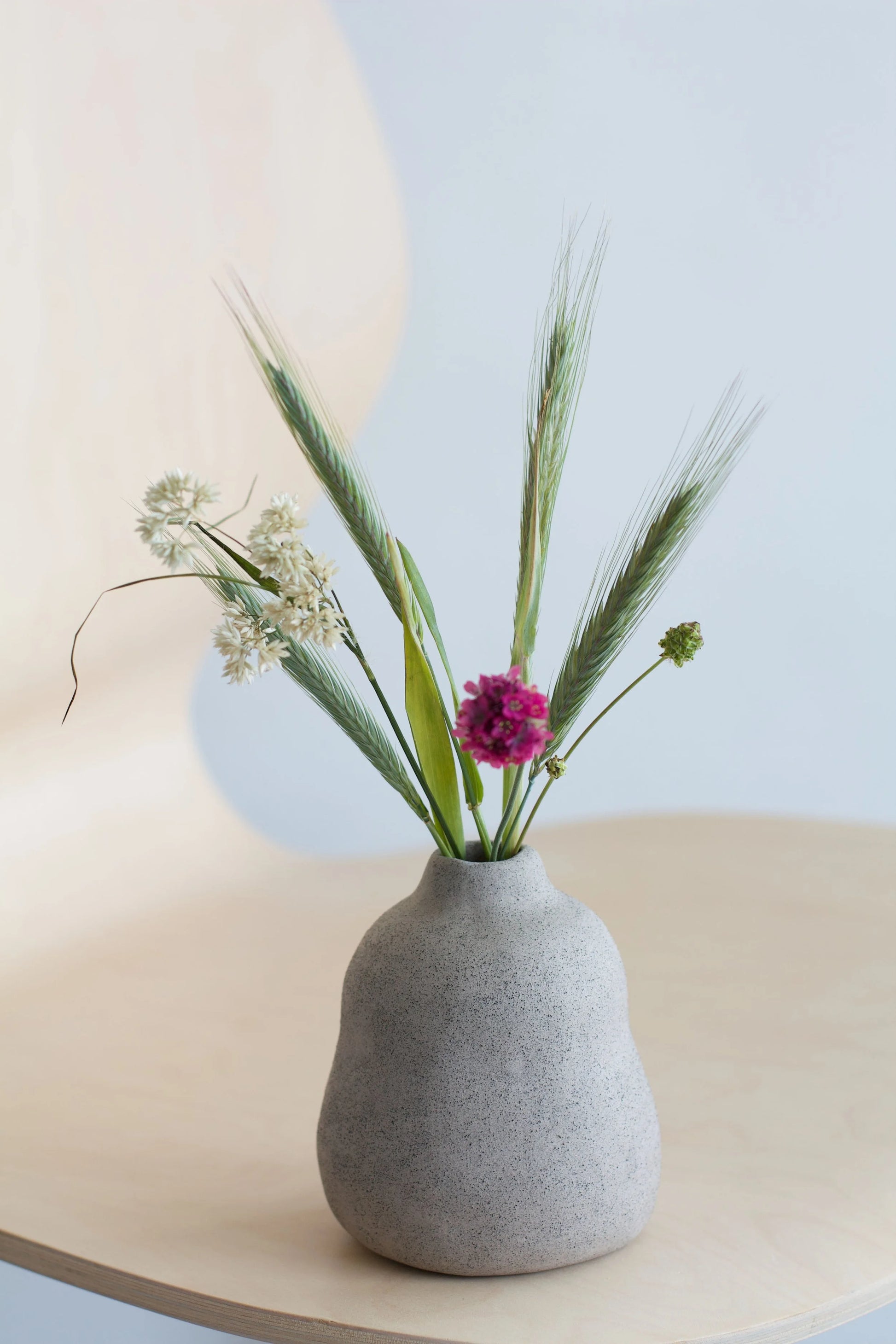 Glay Studio / Petit vase en grès, gris uni