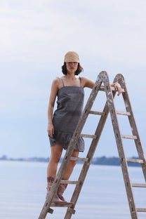 RE/Jungle Folk / Robe NAIMA - gris-vert foncé