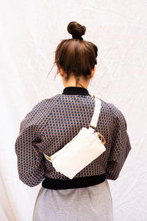 QWSTION / hip pouch / blanc, noir ou gris