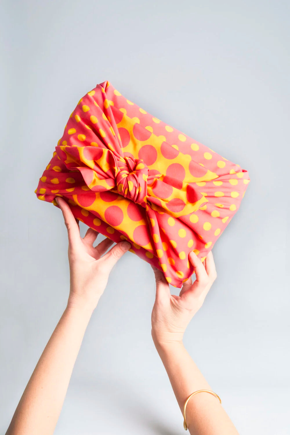 LABORATOIRE / Furoshiki-foulard - gris-rose à pois