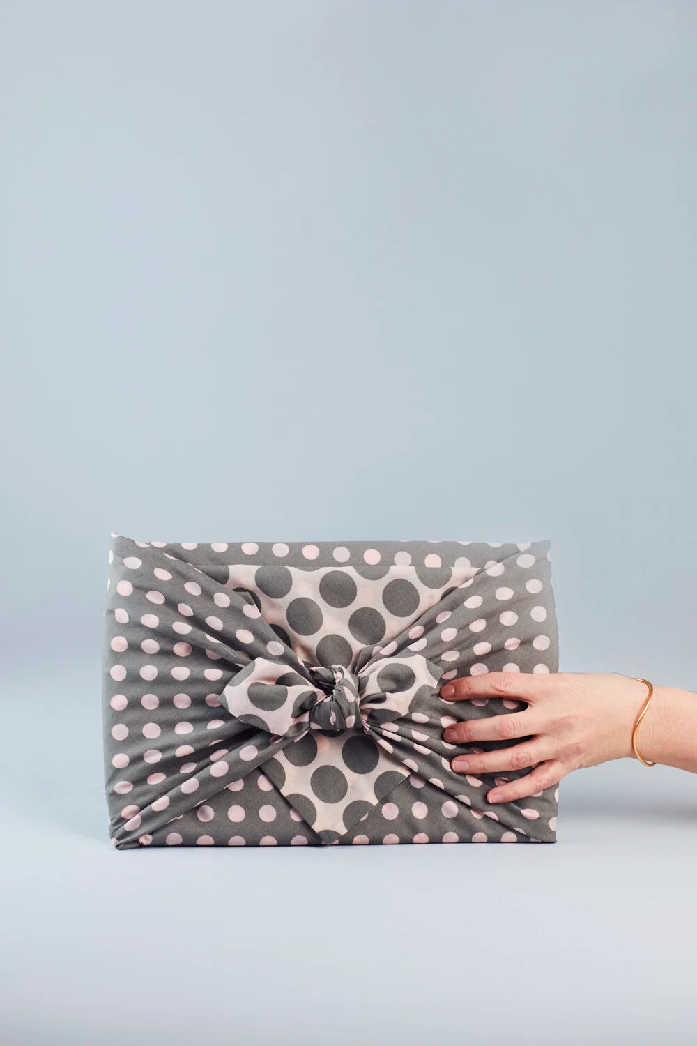 LABORATOIRE / Furoshiki-foulard - gris-rose à pois