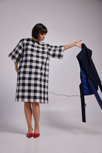LABORATOIRE / Robe T - carreaux noir et blanc