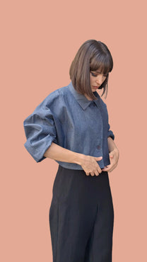 LABORATOIRE / Trench court RE/Sahara, jeans bleu pois