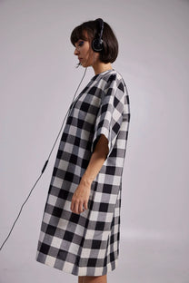 LABORATOIRE / Robe T - carreaux noir et blanc