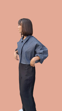 LABORATOIRE / Trench court RE/Sahara, jeans bleu pois