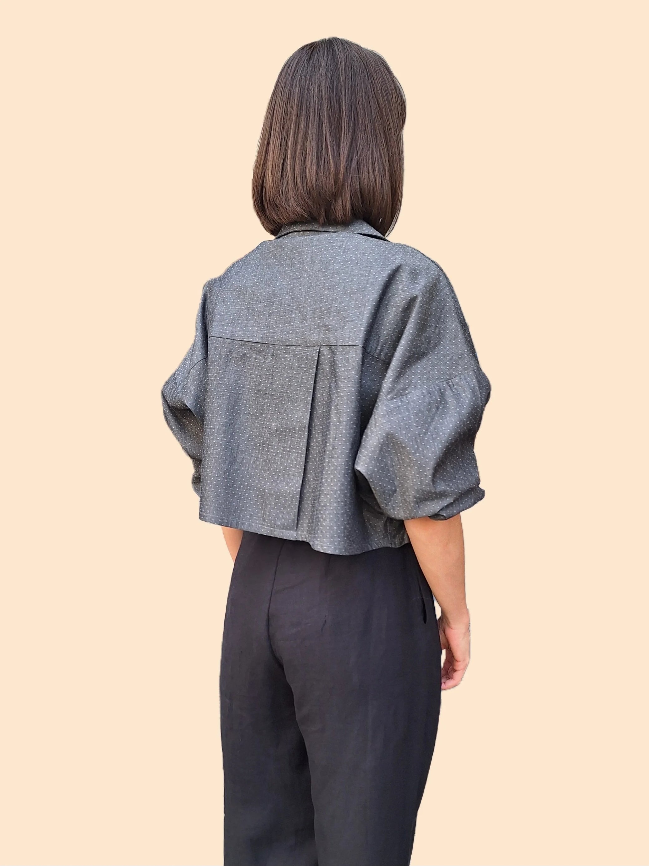 LABORATOIRE / Trench court RE/Sahara, jeans noir pois