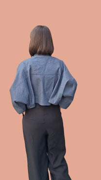 LABORATOIRE / Trench court RE/Sahara, jeans bleu pois