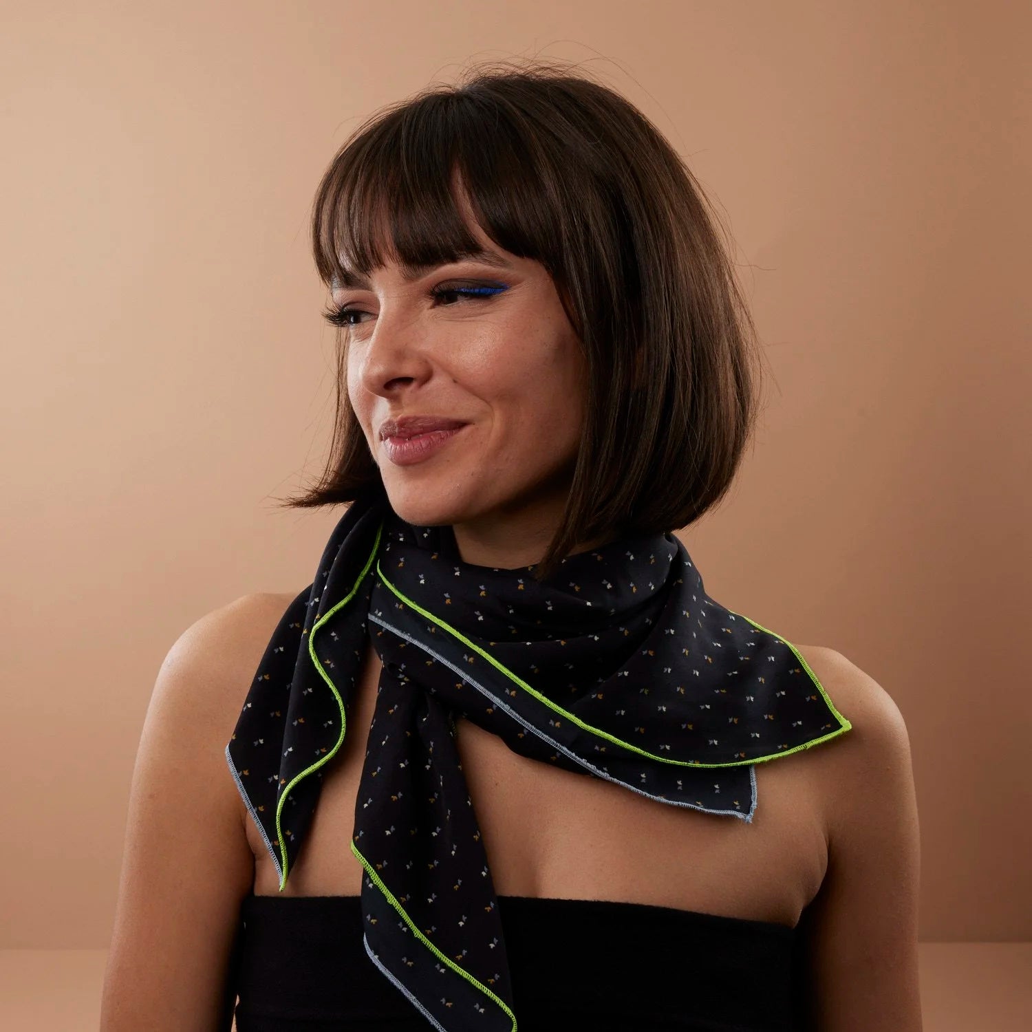 LABORATOIRE / Furoshiki-foulard - Noir bords fluos